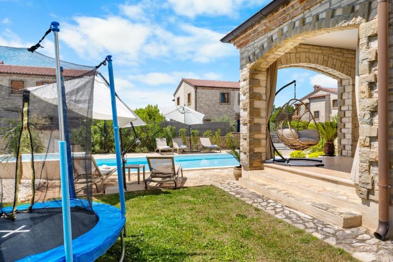 Villa Serenita with heated pool - image 7