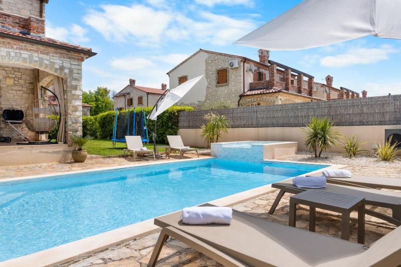 Villa Serenita with heated pool - image 23