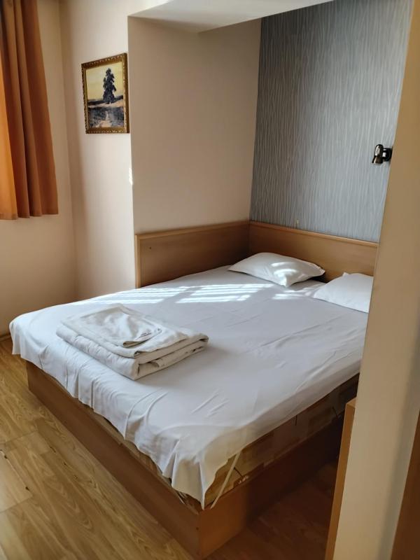 Classic One-Bedroom Apartment with King Bed image 2