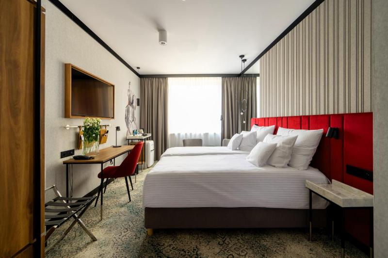 Standard King Room image 1