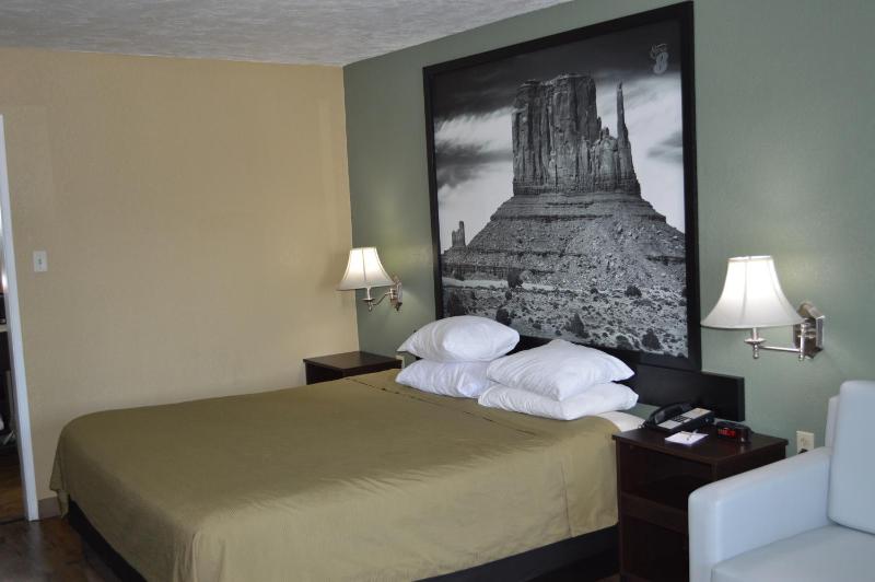King Room - Non-Smoking image 2