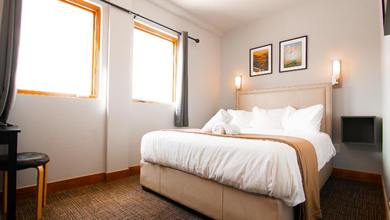 Queen Room with Shared Bathroom image 1