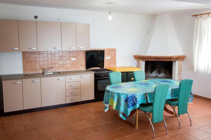 One-Bedroom Apartment with Terrace and Sea View image 4