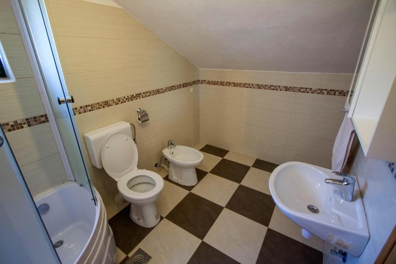 One-Bedroom Apartment with Balcony and Sea View image 4