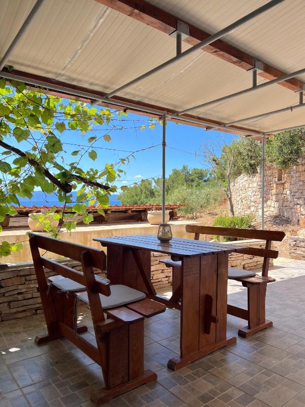 One-Bedroom Apartment with Terrace and Sea View image 2