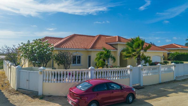 5BR Villa Vista with Exclusive Pool by Bocobay - image 9
