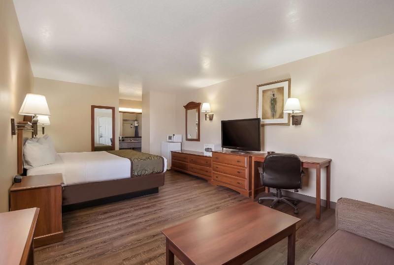 King Suite - Non-Smoking image 4
