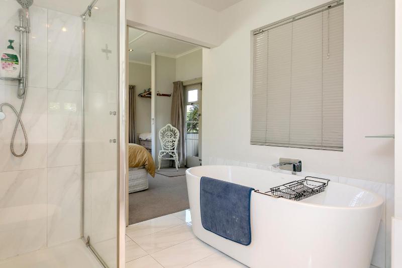 Private home The Maple Tree - close to lake and town centre - image 10