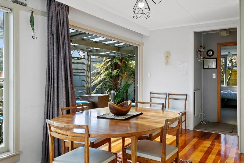 Private home The Maple Tree - close to lake and town centre - image 13