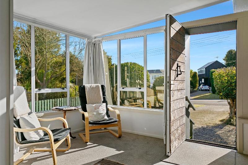Private home The Maple Tree - close to lake and town centre - image 9