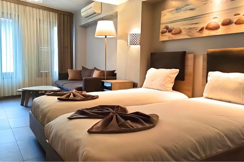 Deluxe Twin Room image 1