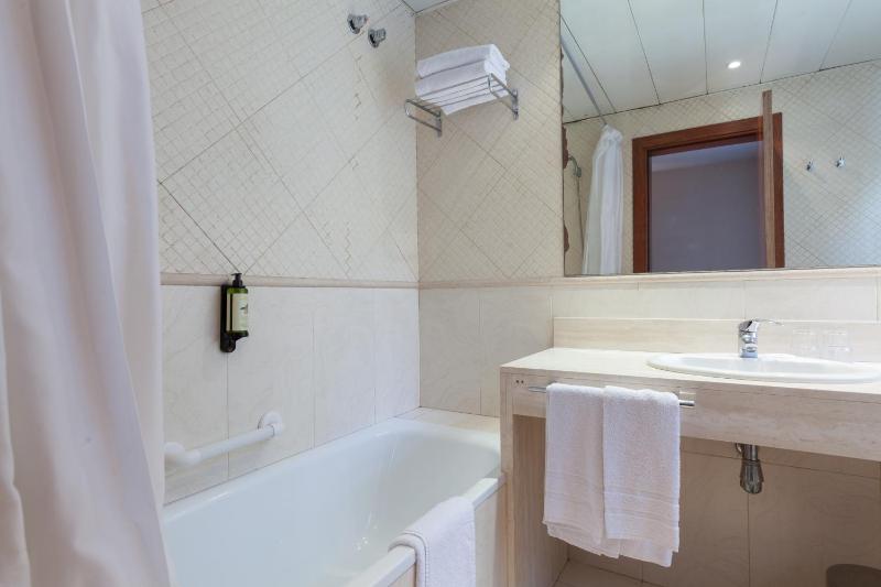 Triple Room image 2
