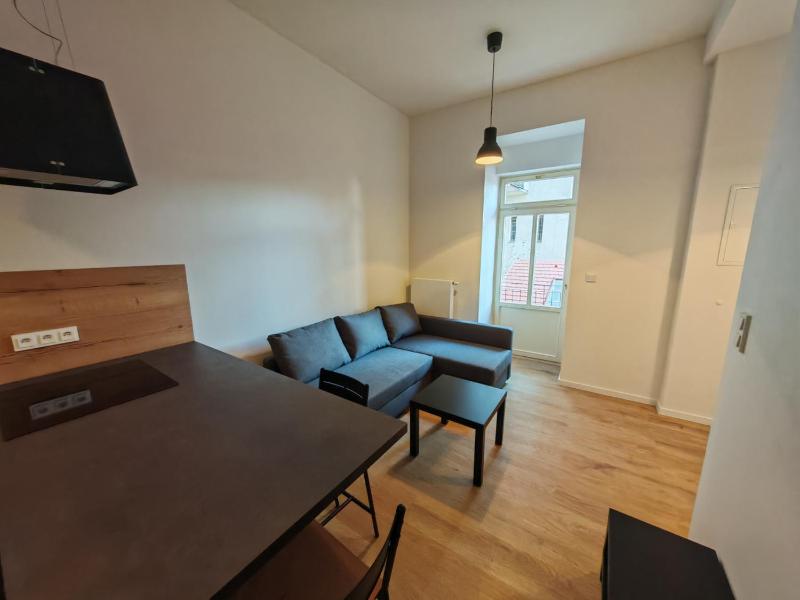 Modern 1BR in trendy Žižkov - image 1