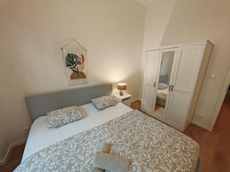 Modern 1BR in trendy Žižkov - image 9