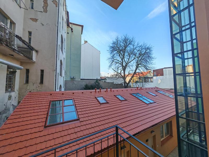 Modern 1BR in trendy Žižkov - image 12