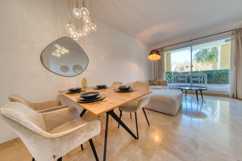 Delightful 2 bedroom Apartment - image 6