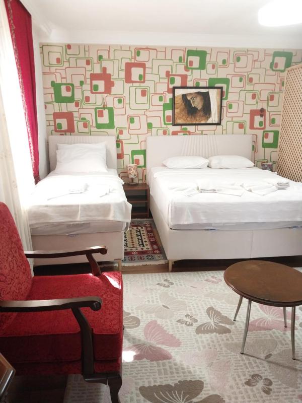 Quadruple Room with Balcony image 4