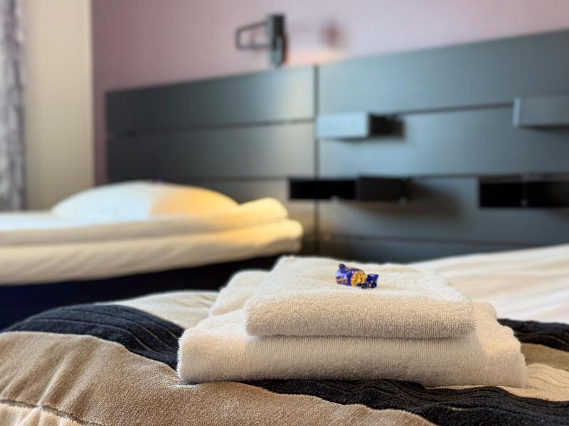 Twin Room image 3