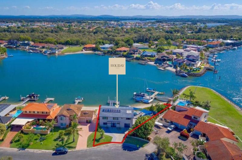 Pandanus - Spacious Waterfront Escape with Private Pontoon & Pool - Holiday Yamba - image 7