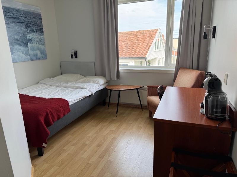 Single Room image 4