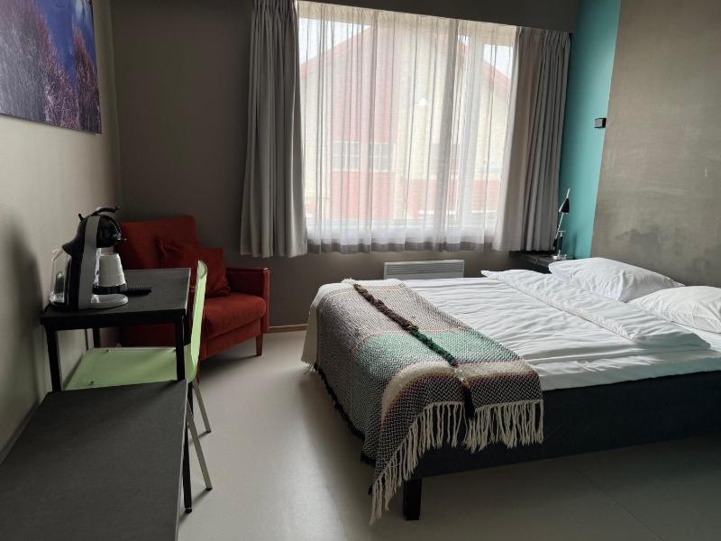 Small Double Room image 4