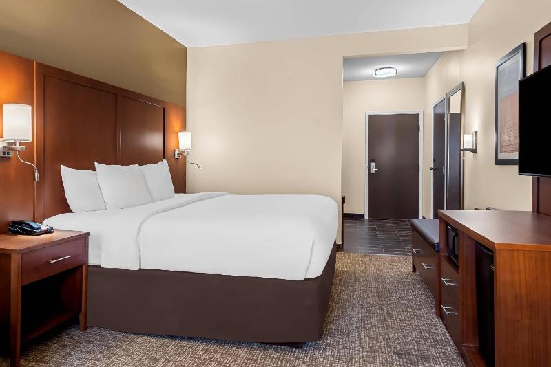 King Suite - Non-Smoking image 4