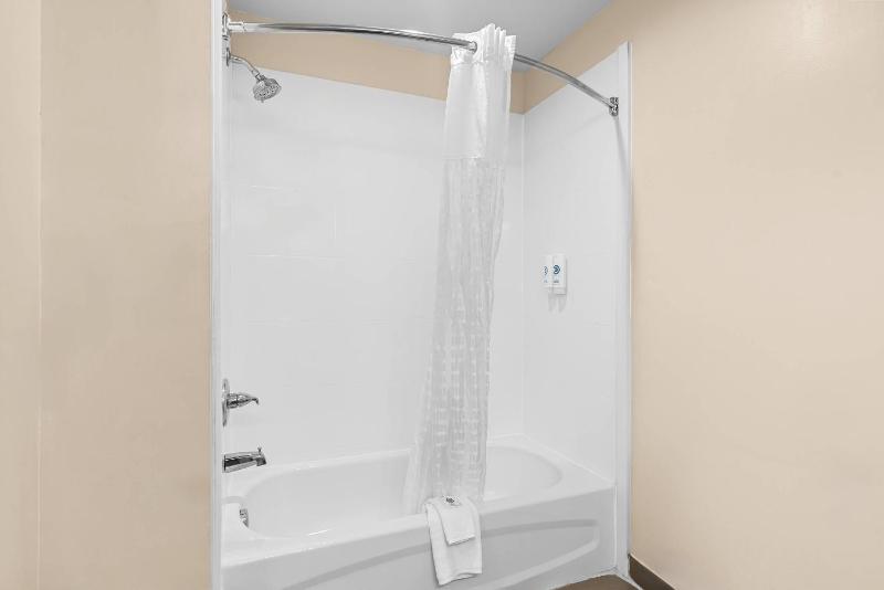 King Suite - Non-Smoking image 3