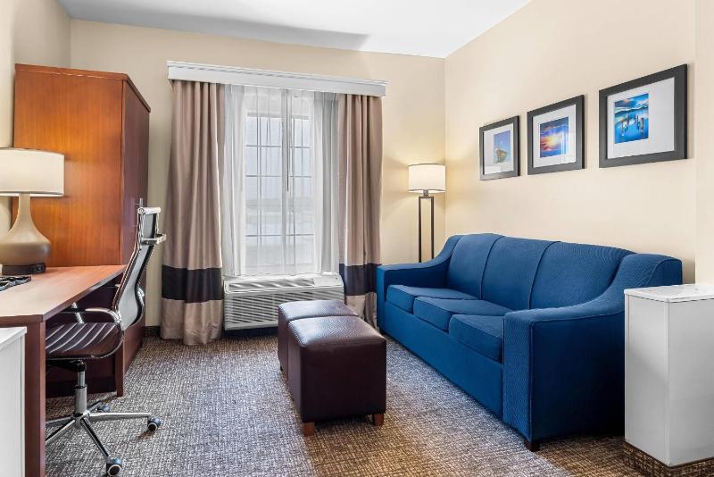 King Suite - Non-Smoking image 4