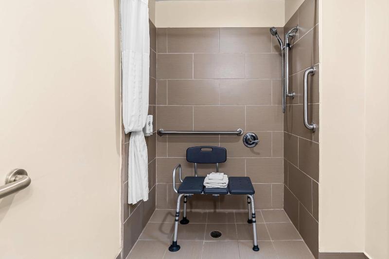 King Suite - Disability Access/Non-Smoking image 3