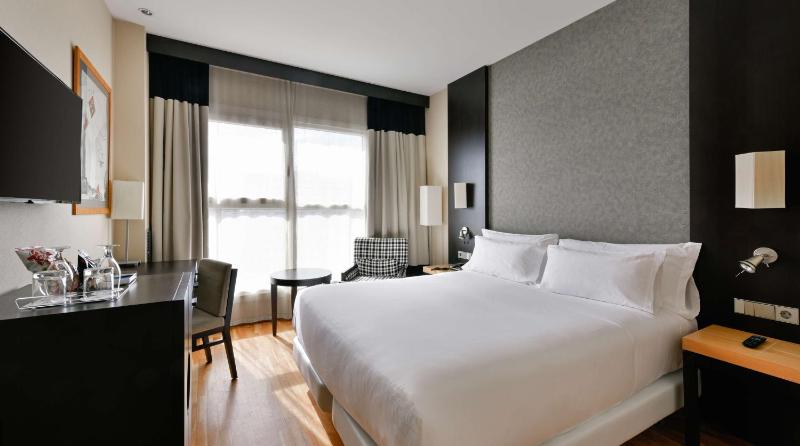 Standard Double or Twin Room image 4