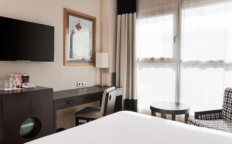 Family Connecting Room (2 Adults + 2 Children) image 4