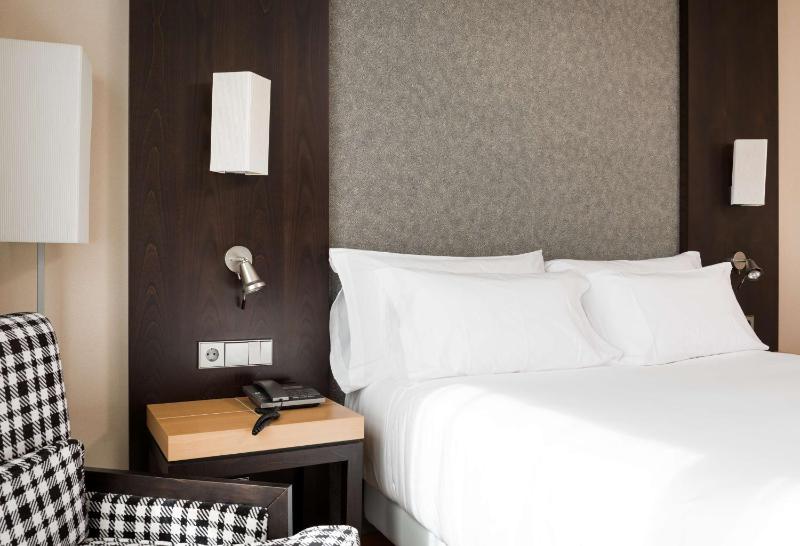 Standard Double or Twin Room image 3