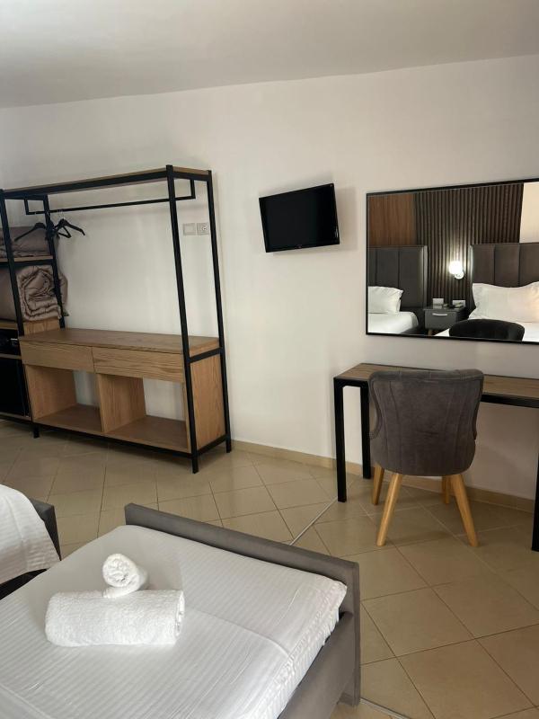 Deluxe Triple Room with Sea View image 3