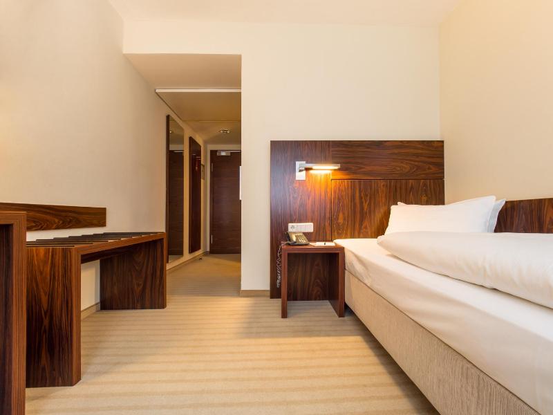 Standard Single Room Opera View image 1