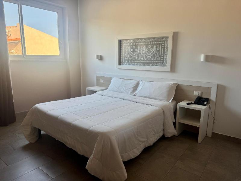 Economy Double Room image 2