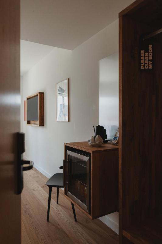 Man Met Bril Koffie Hotel - image 14