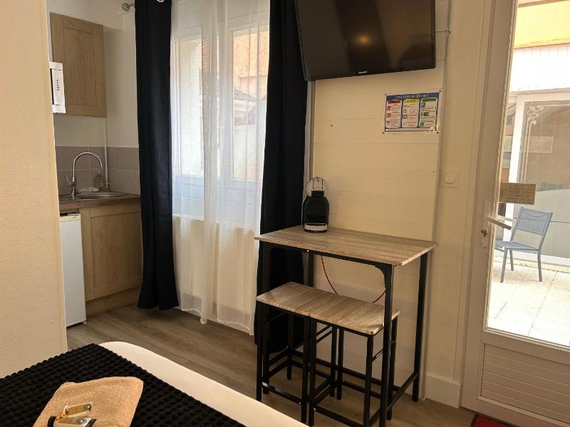 Double Room image 4