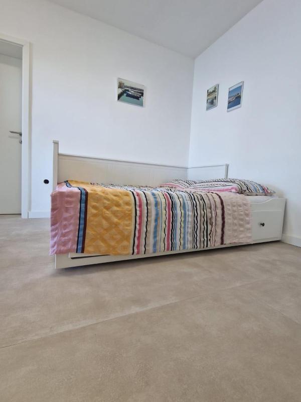 One-Bedroom Apartment with Terrace and Sea View image 3