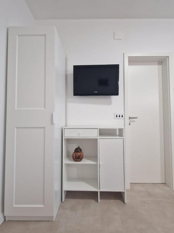 One-Bedroom Apartment with Terrace and Sea View image 4