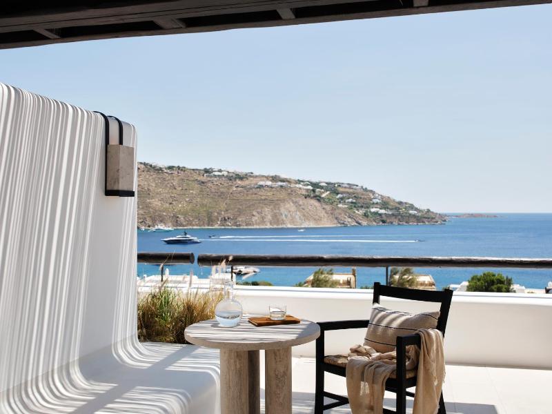 Deluxe Room with Sea View image 3