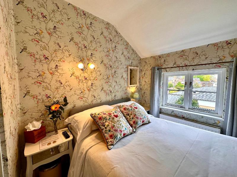 Standard Double Room image 4