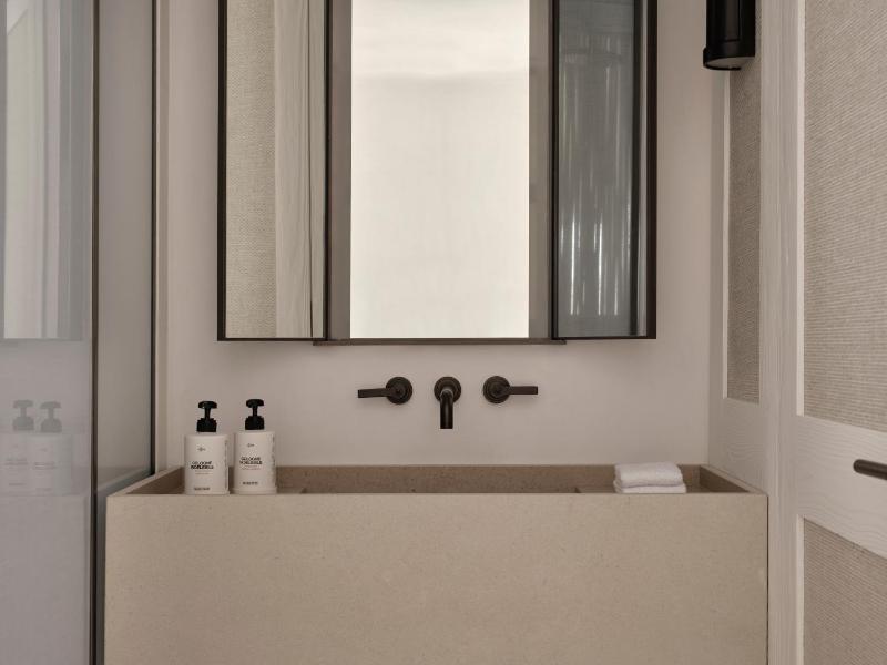 Deluxe Room with Sea View image 4
