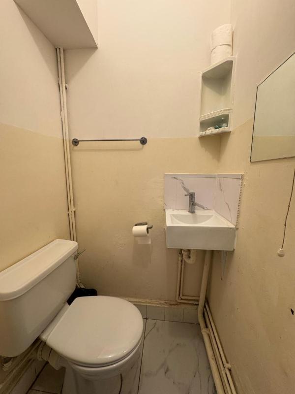 Family Room (5 Adults) with Private Bathroom image 2