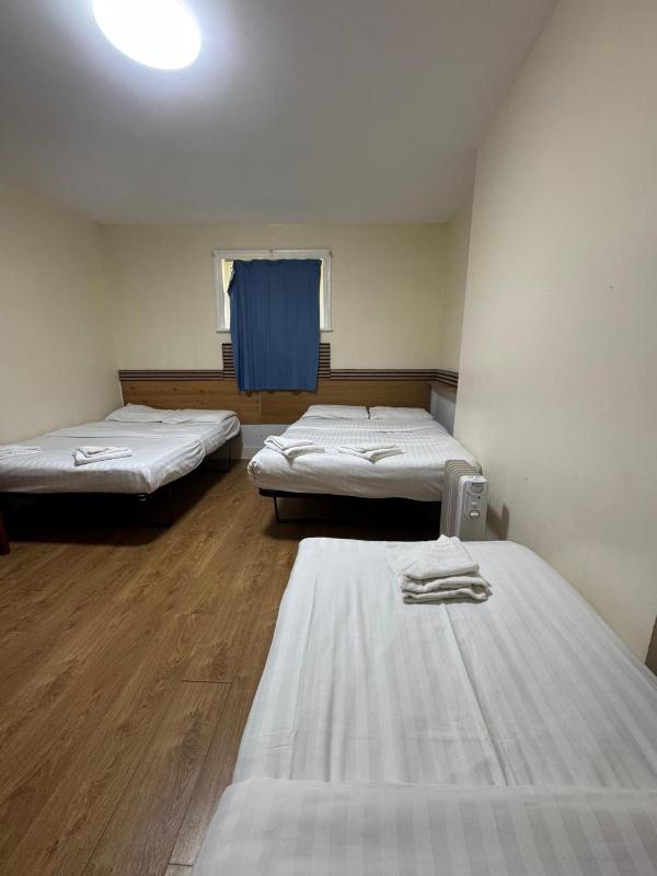 Family Room (5 Adults) with Private Bathroom image 3