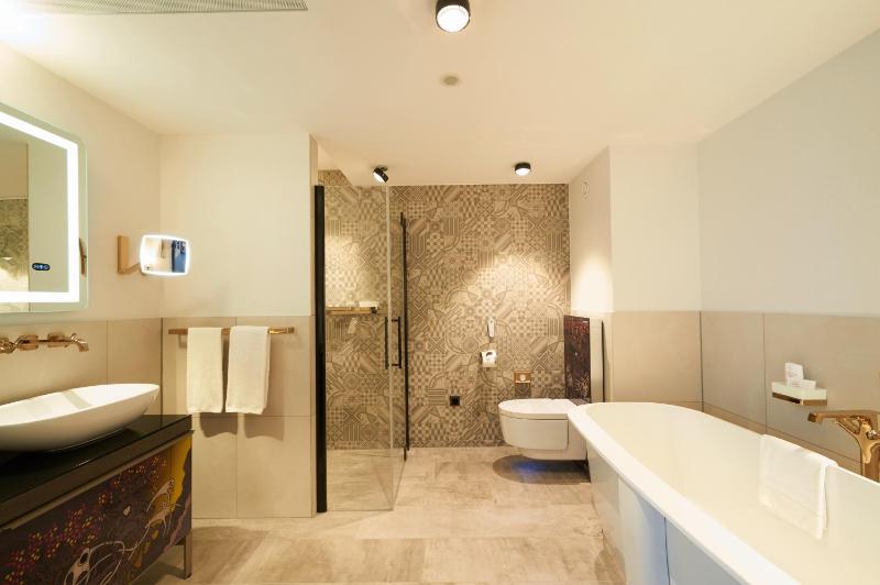 Bohemian Suite with Balcony image 2