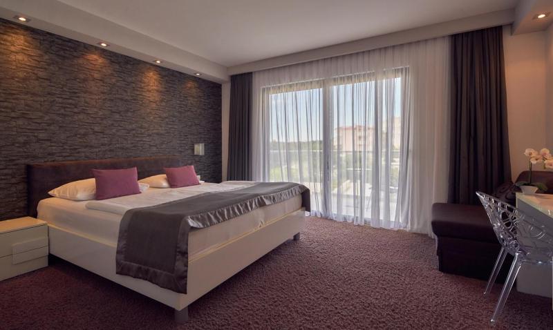 Superior Double Room with Side Sea View and Balcony image 1