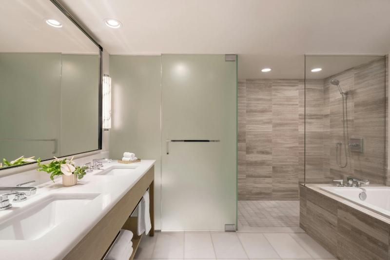 Deluxe Two-Bedroom Suite with Ocean View image 2