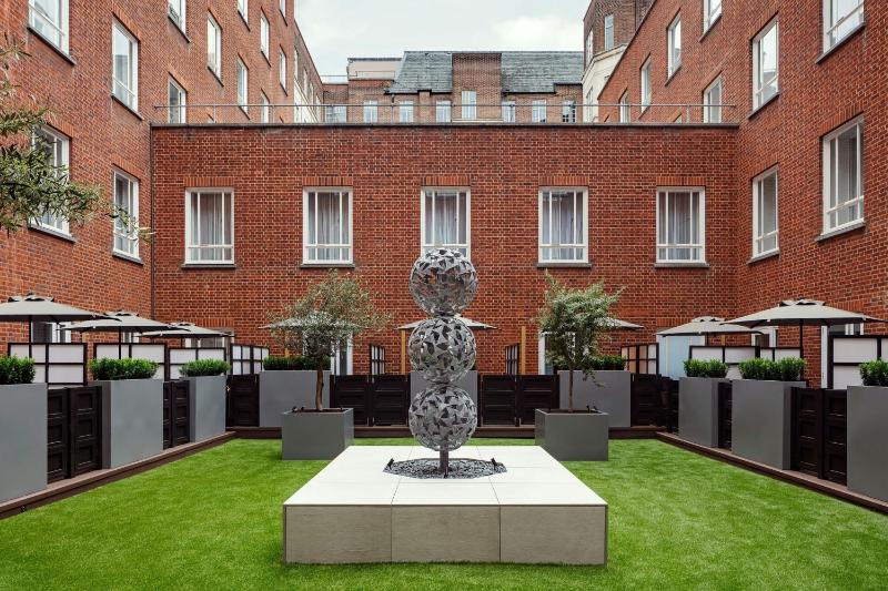 Balcony Suite with Executive Lounge Access image 4