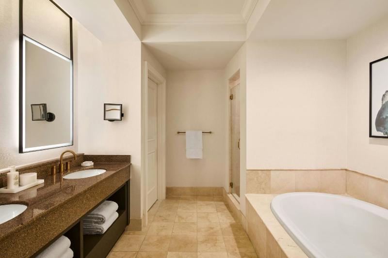 King Room image 2