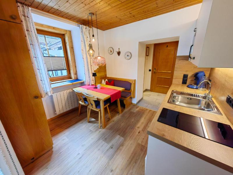 Standard One-Bedroom Apartment with Balcony image 1